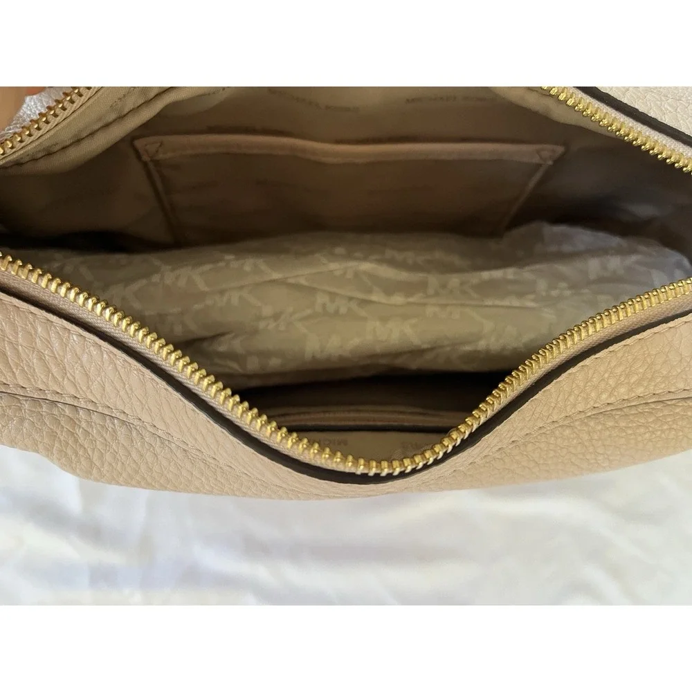 New Michael Kors Raven Medium Pebbled Leather Messenger Bag Light Pink Blush Hue